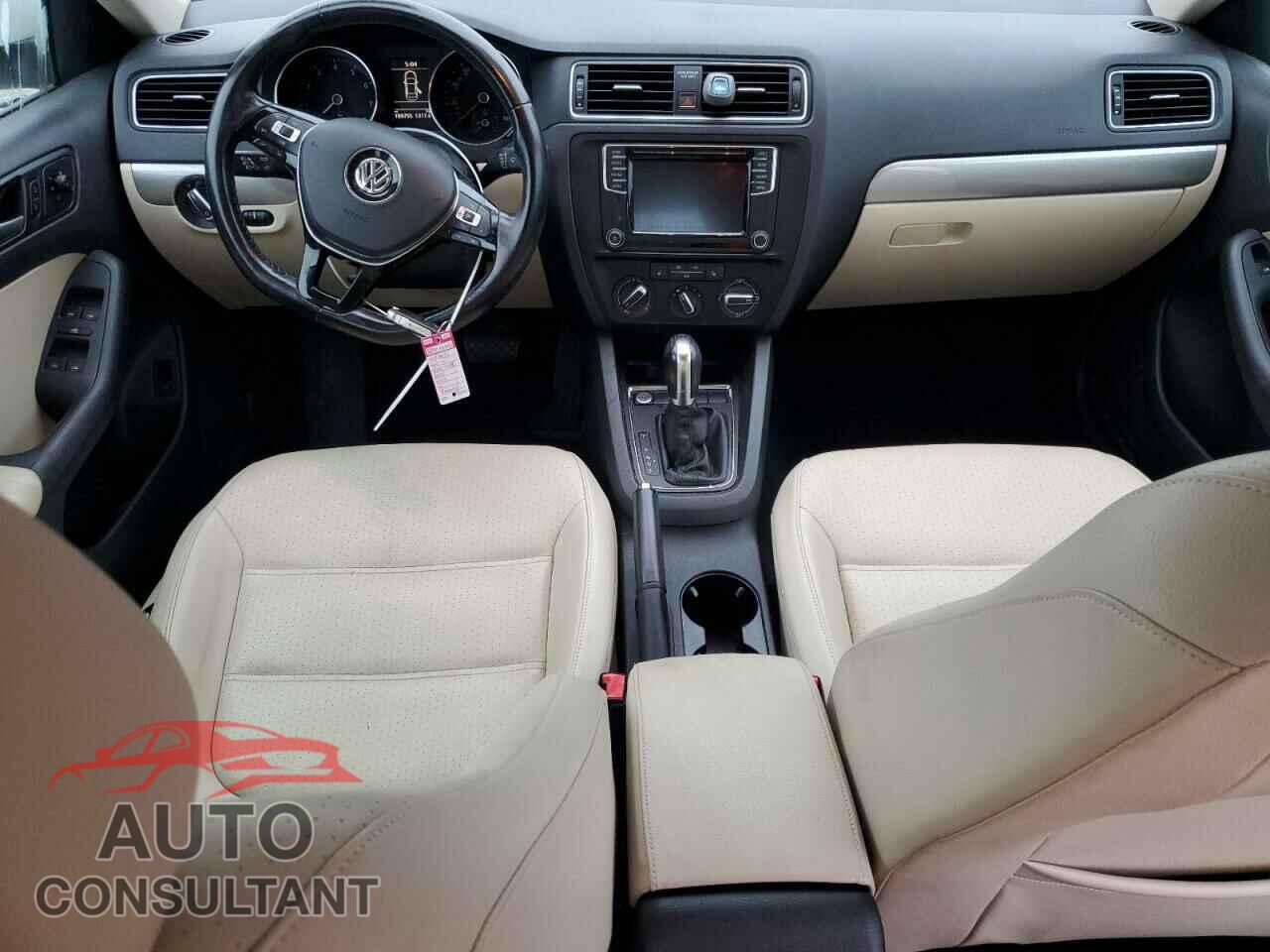 VOLKSWAGEN JETTA 2017 - 3VWDB7AJ1HM282005
