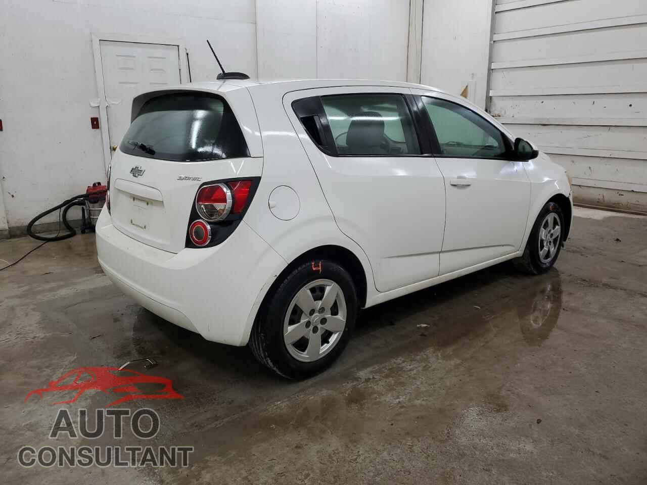 CHEVROLET SONIC 2015 - 1G1JA6SH8F4190406