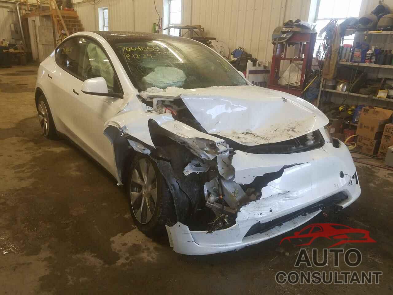 TESLA MODEL Y 2021 - 5YJYGAEEXMF131193