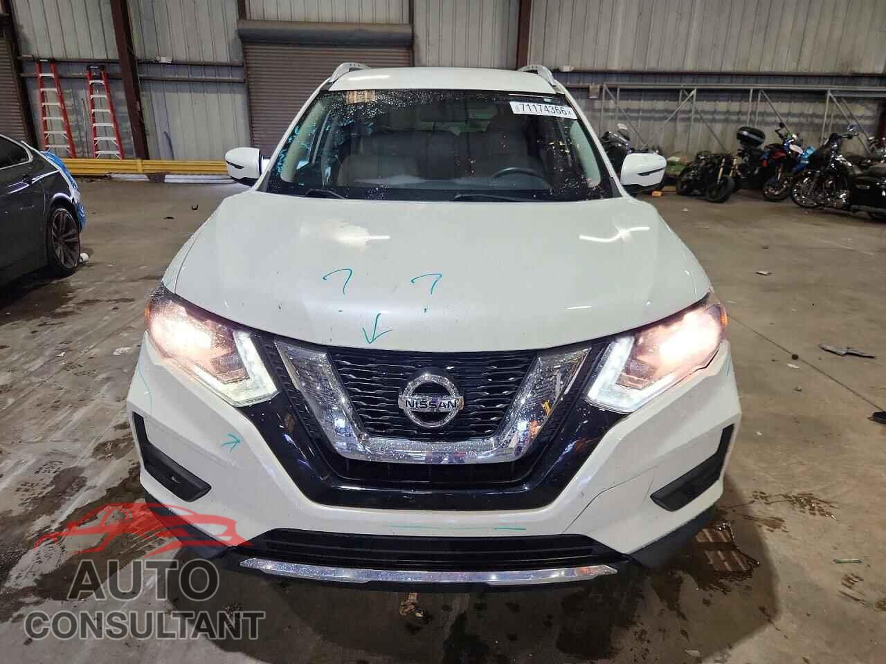 NISSAN ROGUE 2017 - KNMAT2MT6HP559552