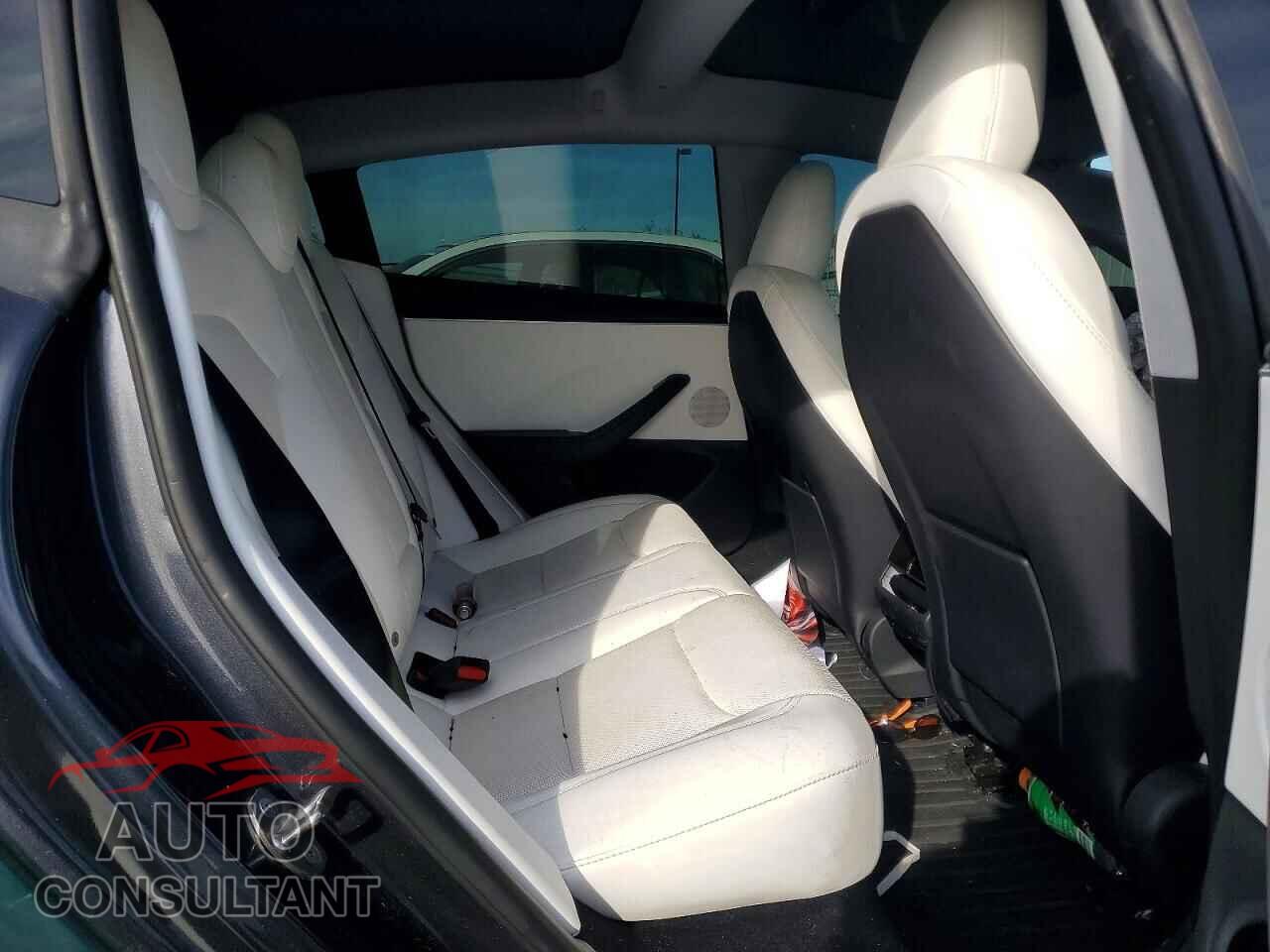 TESLA MODEL 3 2024 - 5YJ3E1EA9RF860726