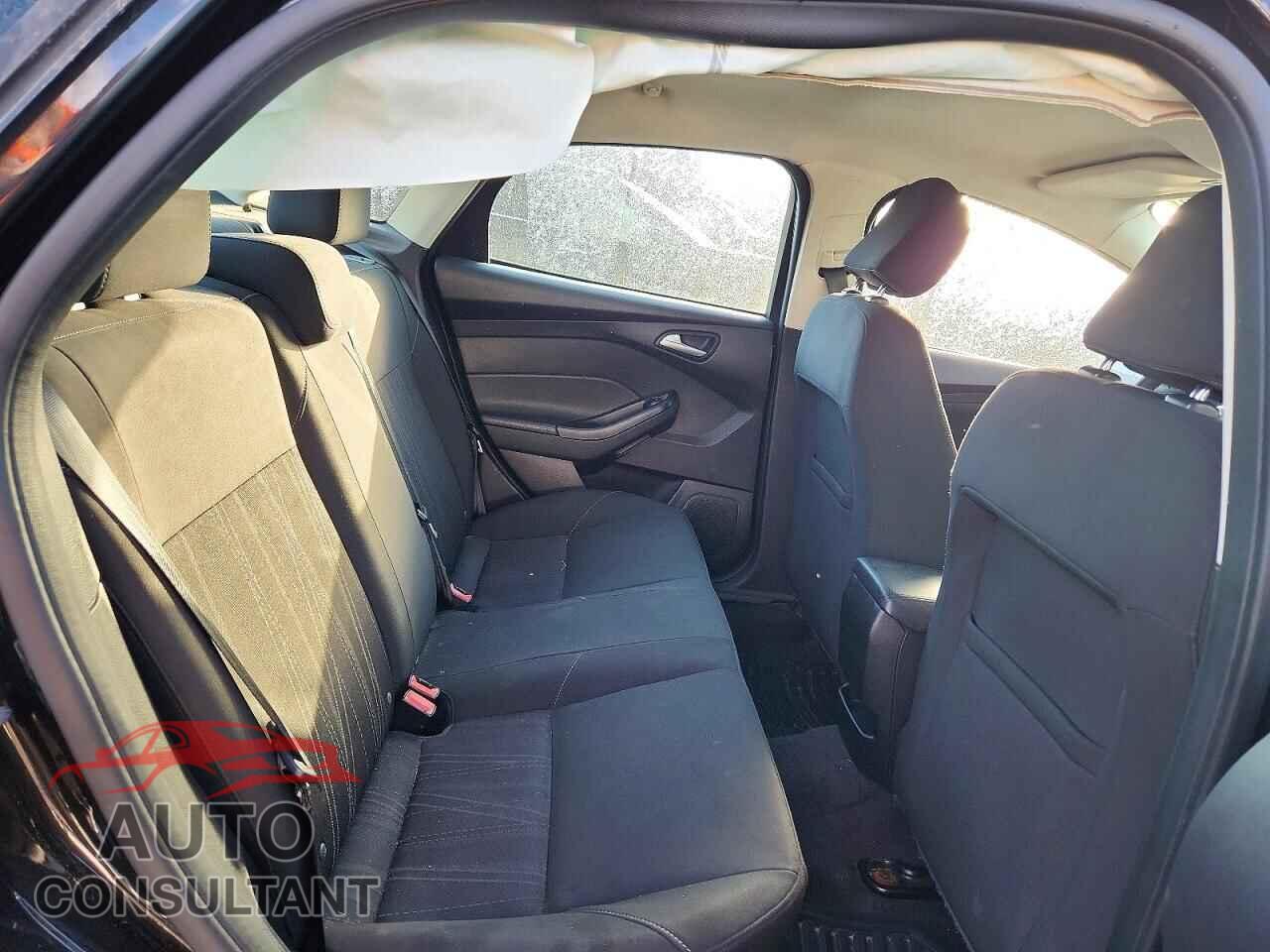 FORD FOCUS 2015 - 1FADP3F28FL203948