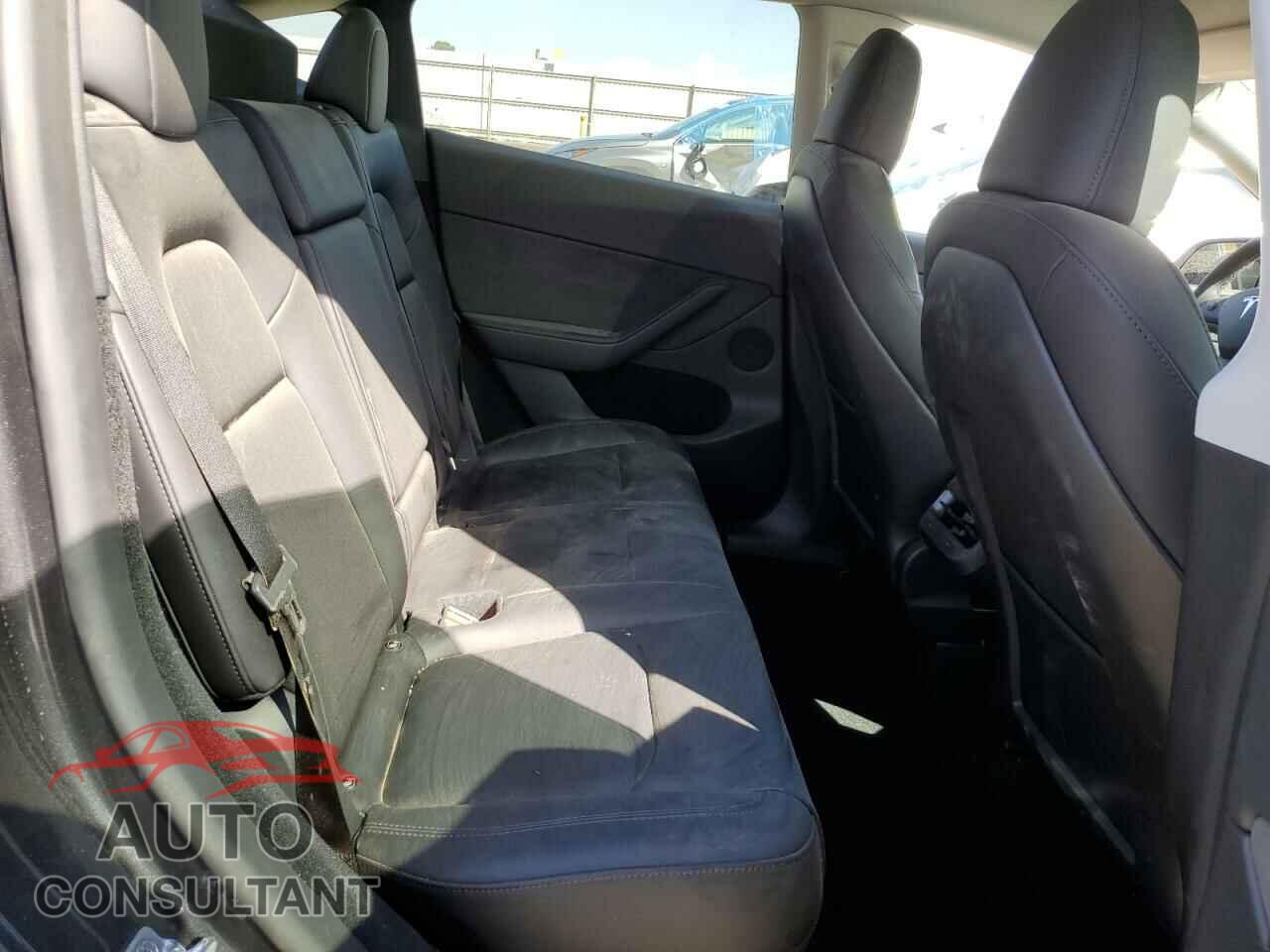TESLA MODEL Y 2024 - 7SAYGDEF2RF082060