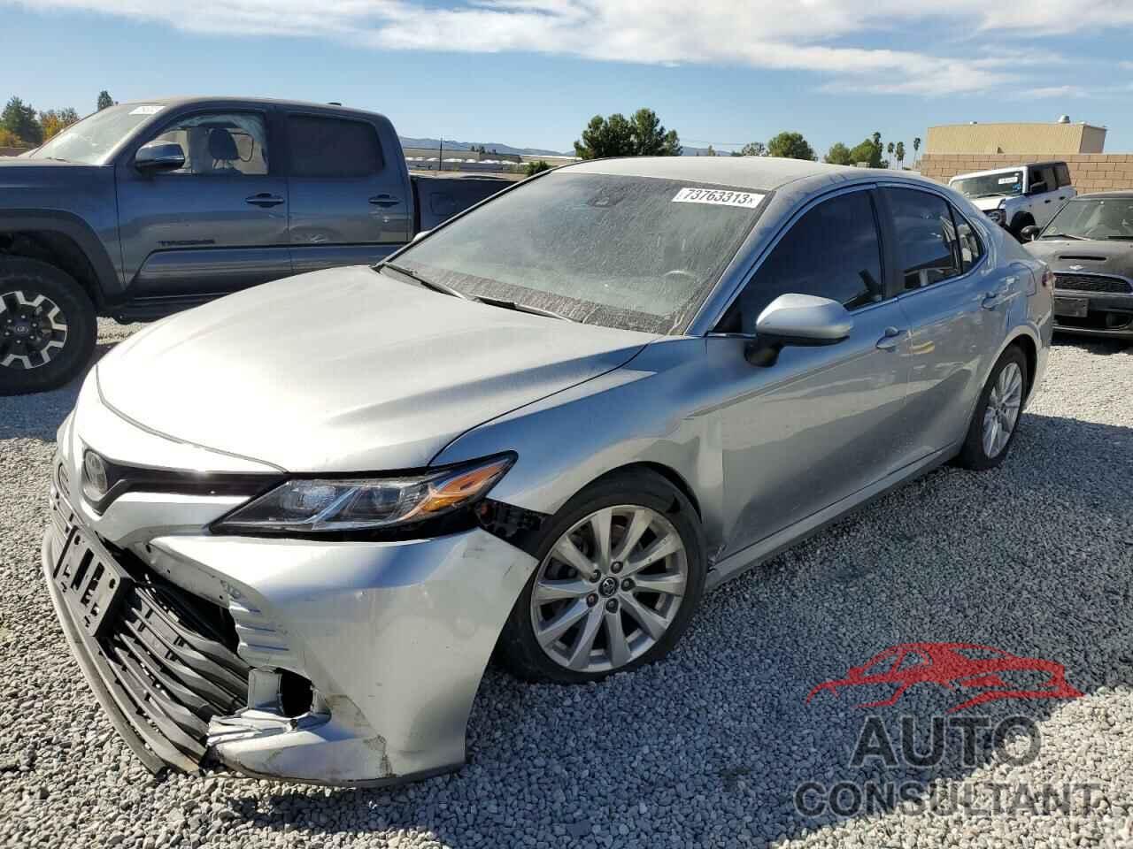TOYOTA CAMRY 2018 - 4T1B11HK6JU082579