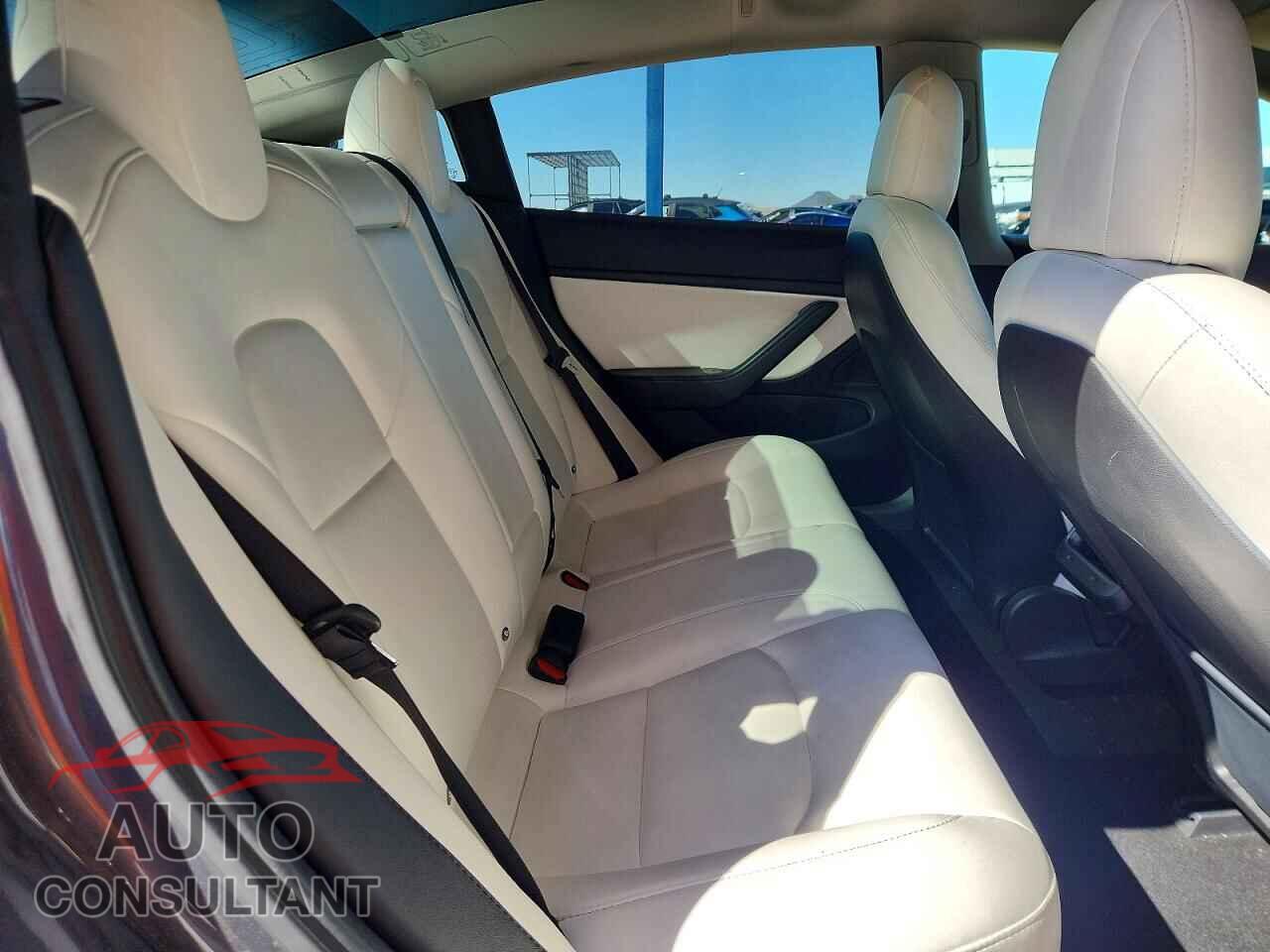 TESLA MODEL 3 2018 - 5YJ3E1EA8JF165562