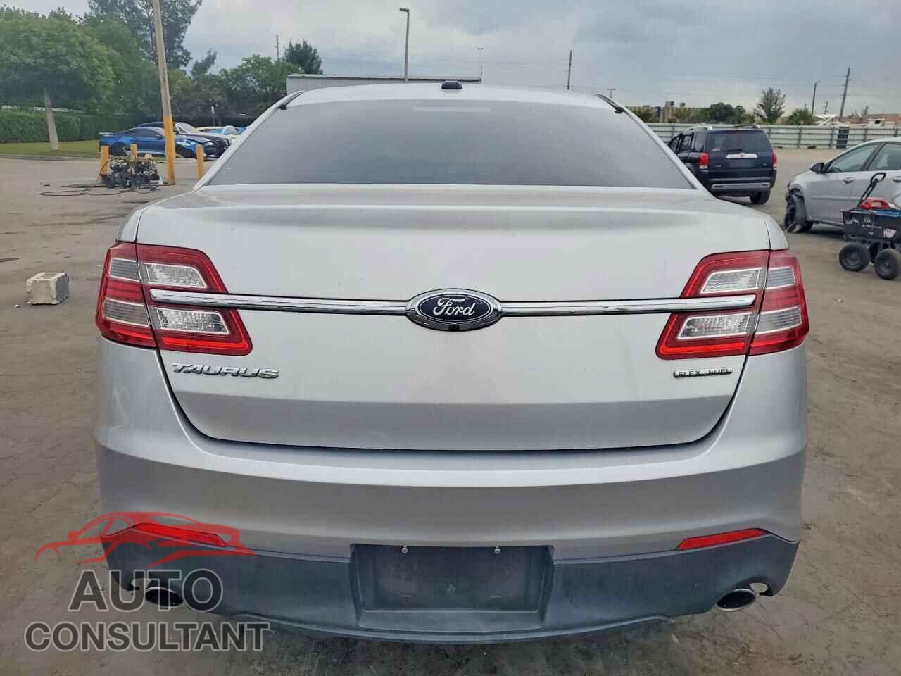 FORD TAURUS 2017 - 1FAHP2D88HG130420