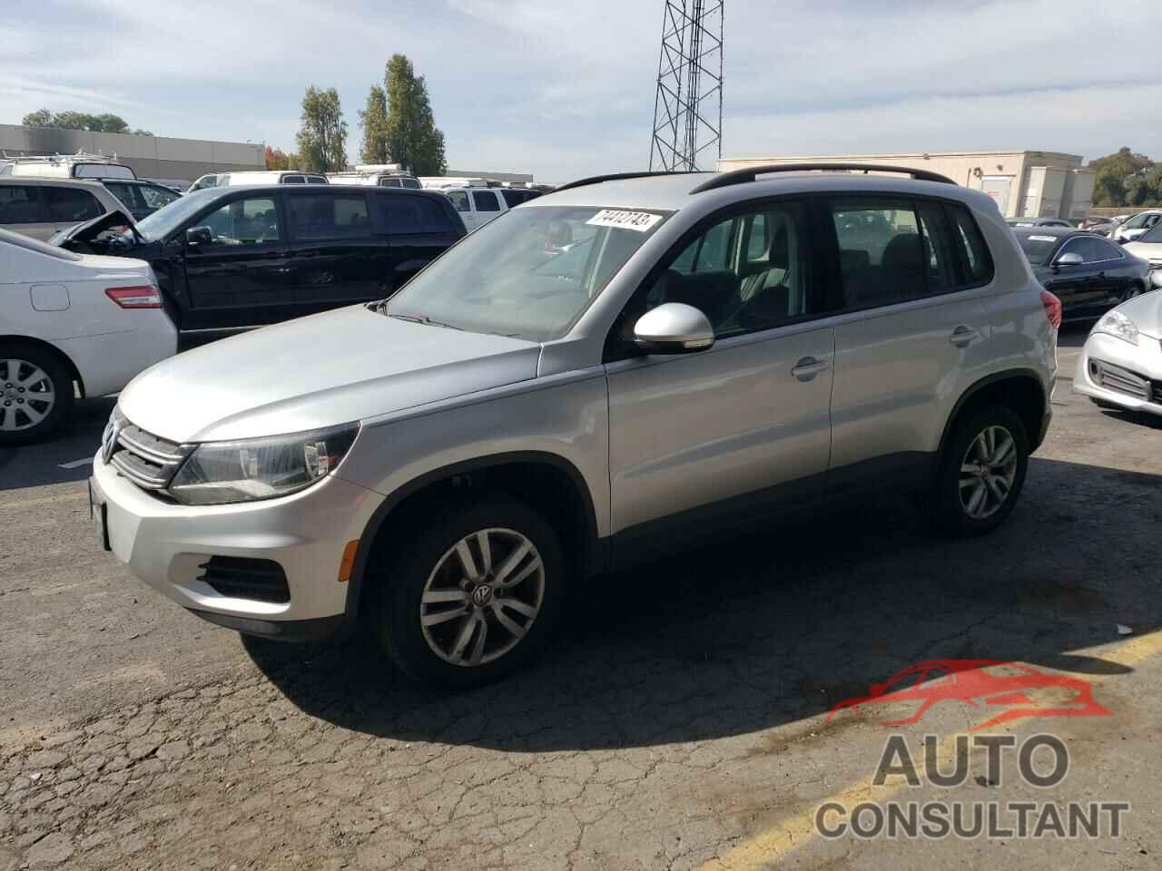 VOLKSWAGEN TIGUAN 2016 - WVGBV7AX2GW009848