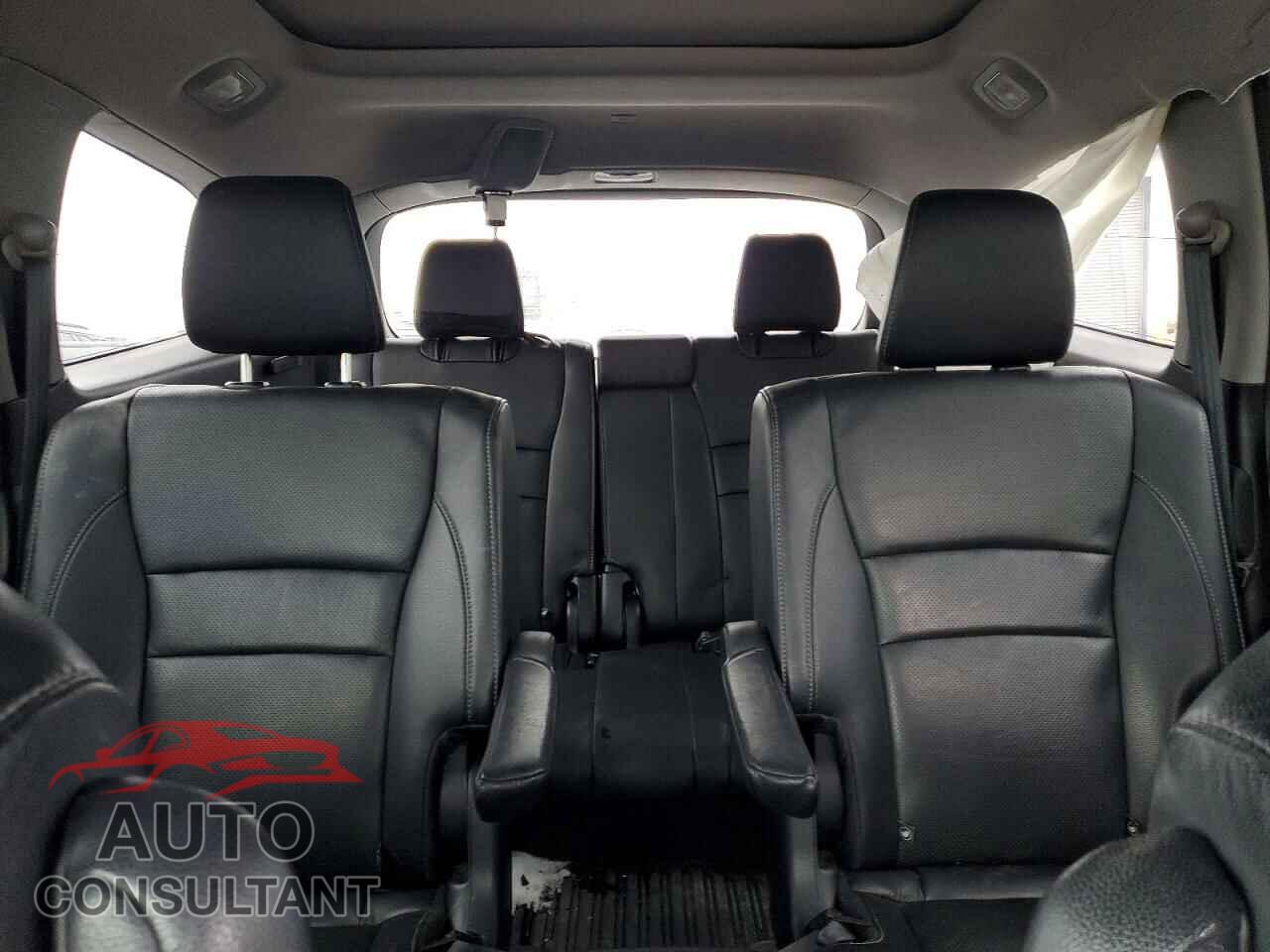 HONDA PILOT 2018 - 5FNYF6H01JB022908