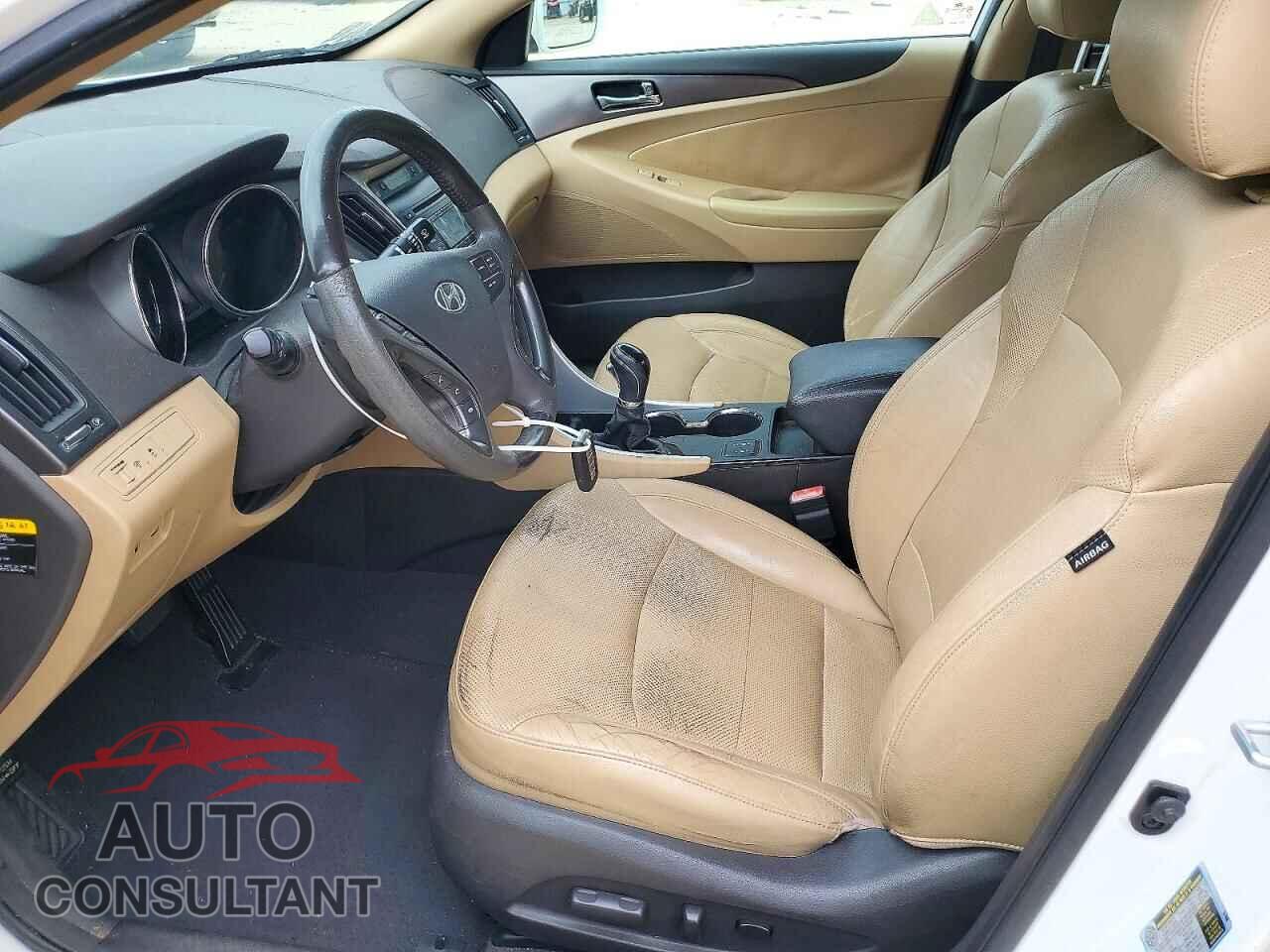 HYUNDAI SONATA 2012 - KMHEC4A42CA035042