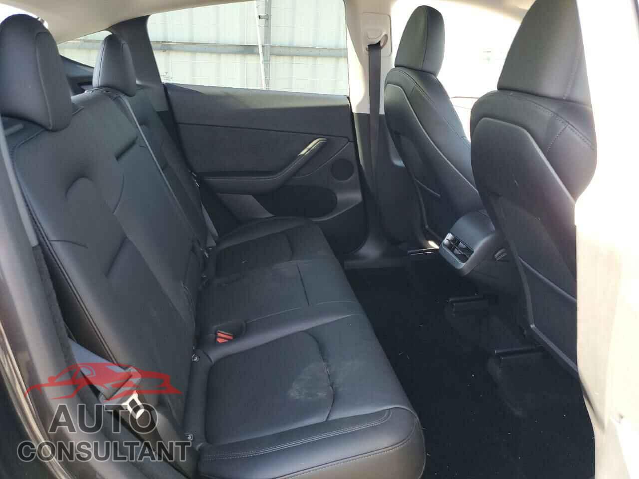 TESLA MODEL Y 2024 - 7SAYGDEF3RF021722