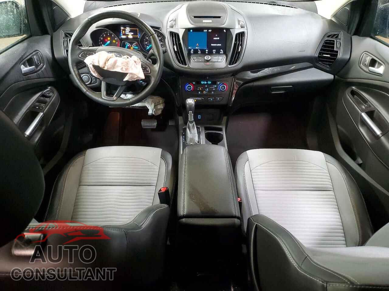 FORD ESCAPE 2017 - 1FMCU0GD3HUD04353