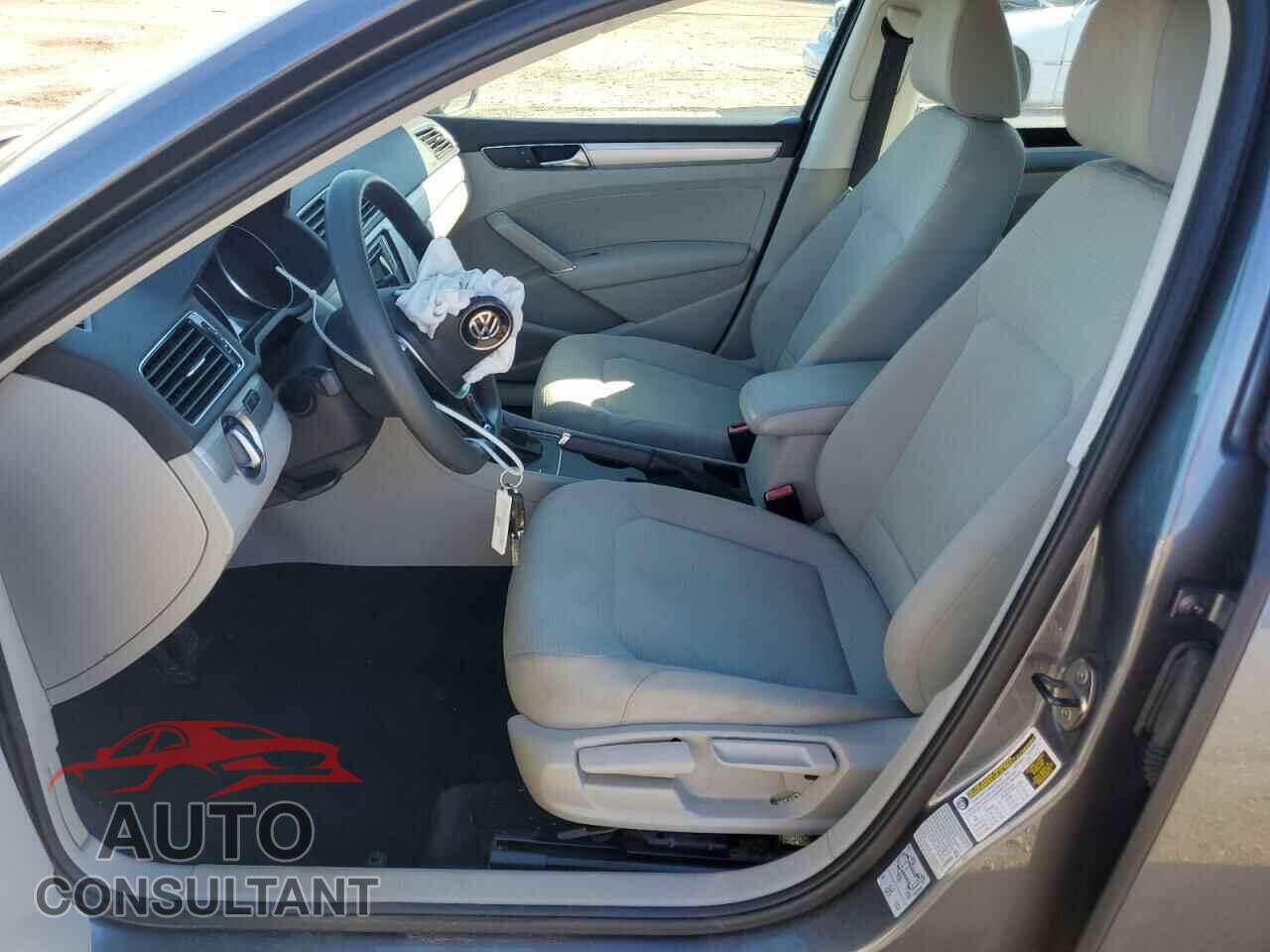 VOLKSWAGEN PASSAT 2016 - 1VWAT7A31GC059674