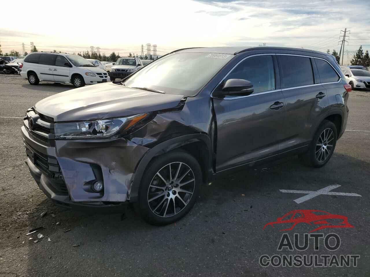 TOYOTA HIGHLANDER 2018 - 5TDKZRFH6JS547367