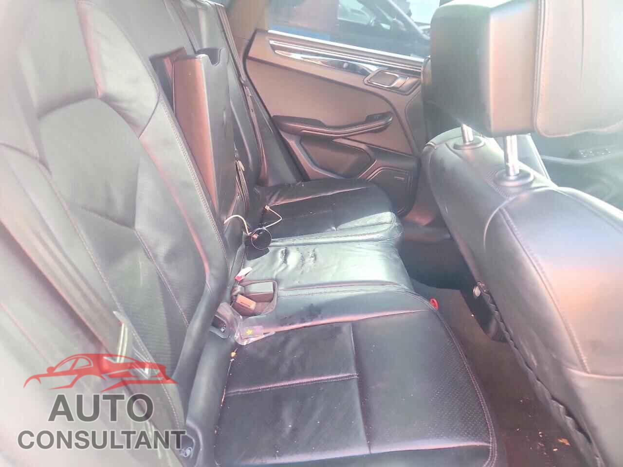PORSCHE MACAN 2015 - WP1AB2A56FLB74133