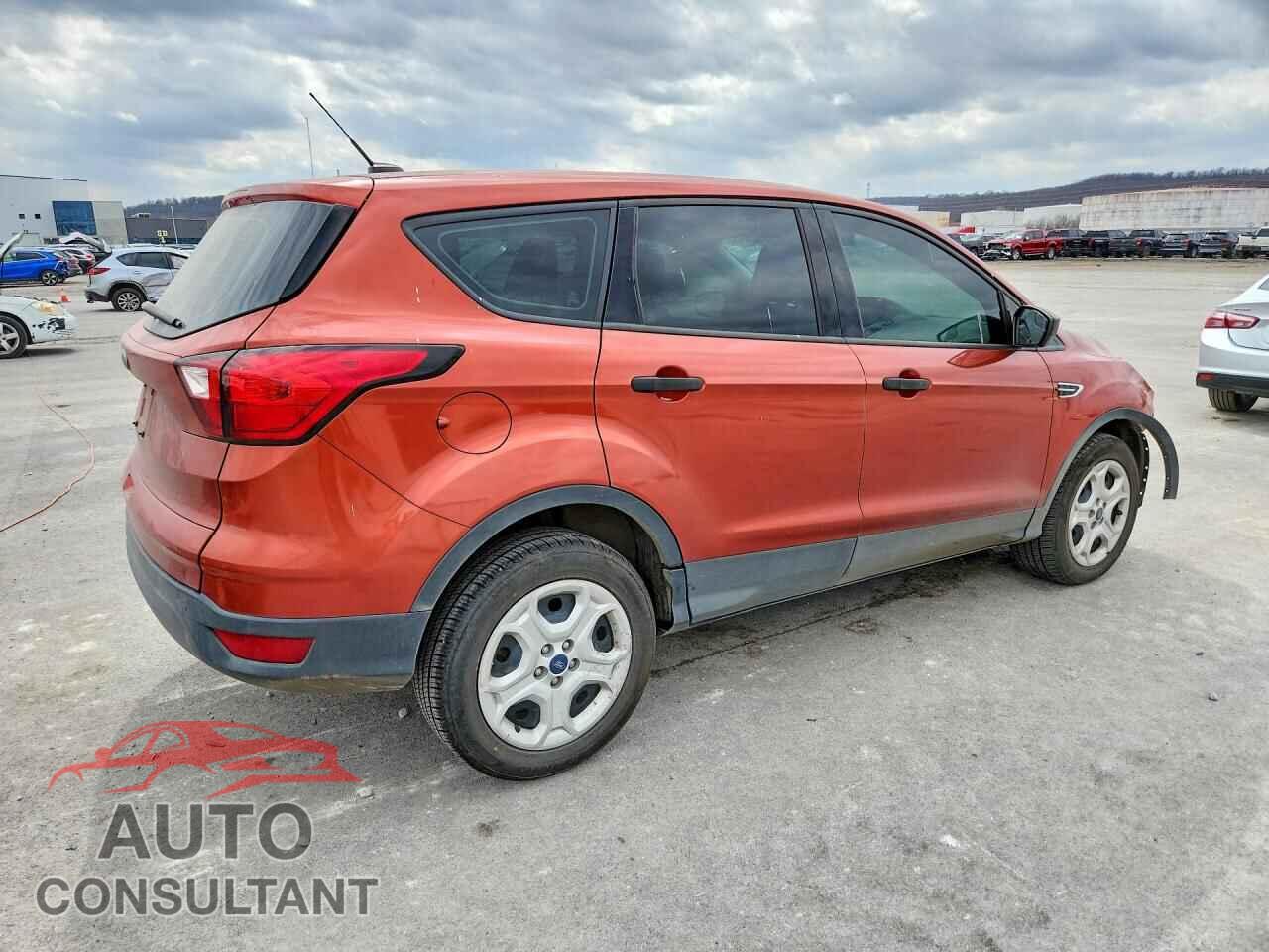 FORD ESCAPE 2019 - 1FMCU0F76KUB94675