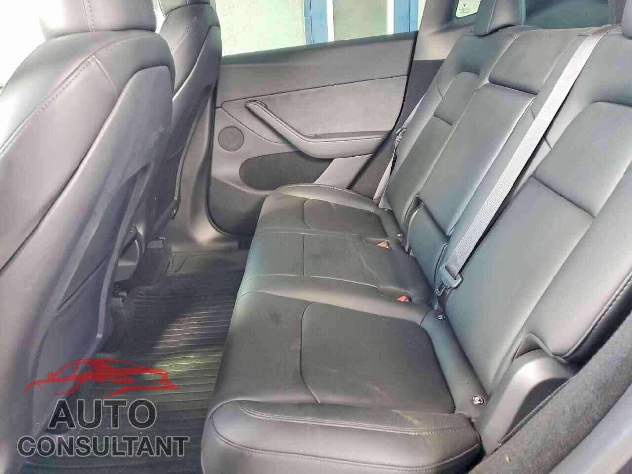 TESLA MODEL Y 2024 - 7SAYGDEF1RA274504