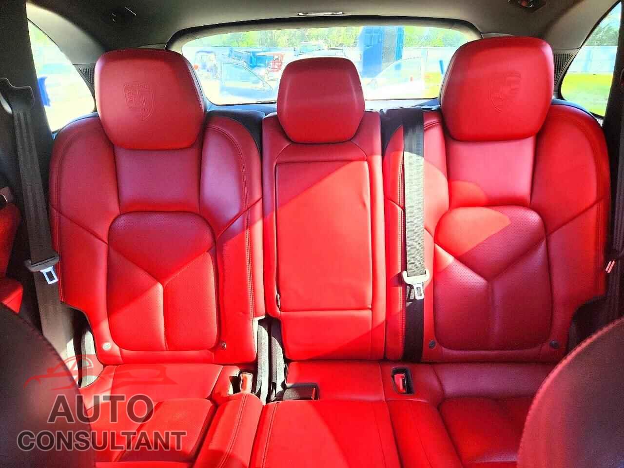 PORSCHE CAYENNE 2018 - WP1AA2A23JKA06005