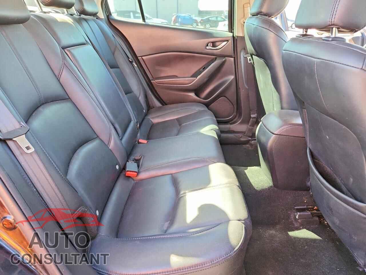 MAZDA 3 2018 - 3MZBN1V3XJM202939