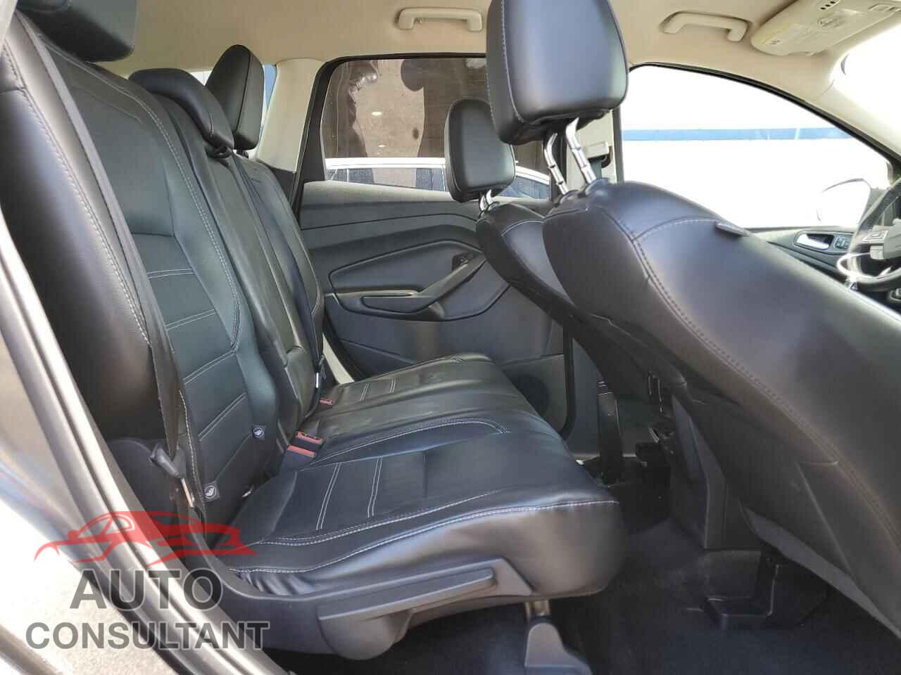 FORD ESCAPE 2017 - 1FMCU0JD4HUD20439