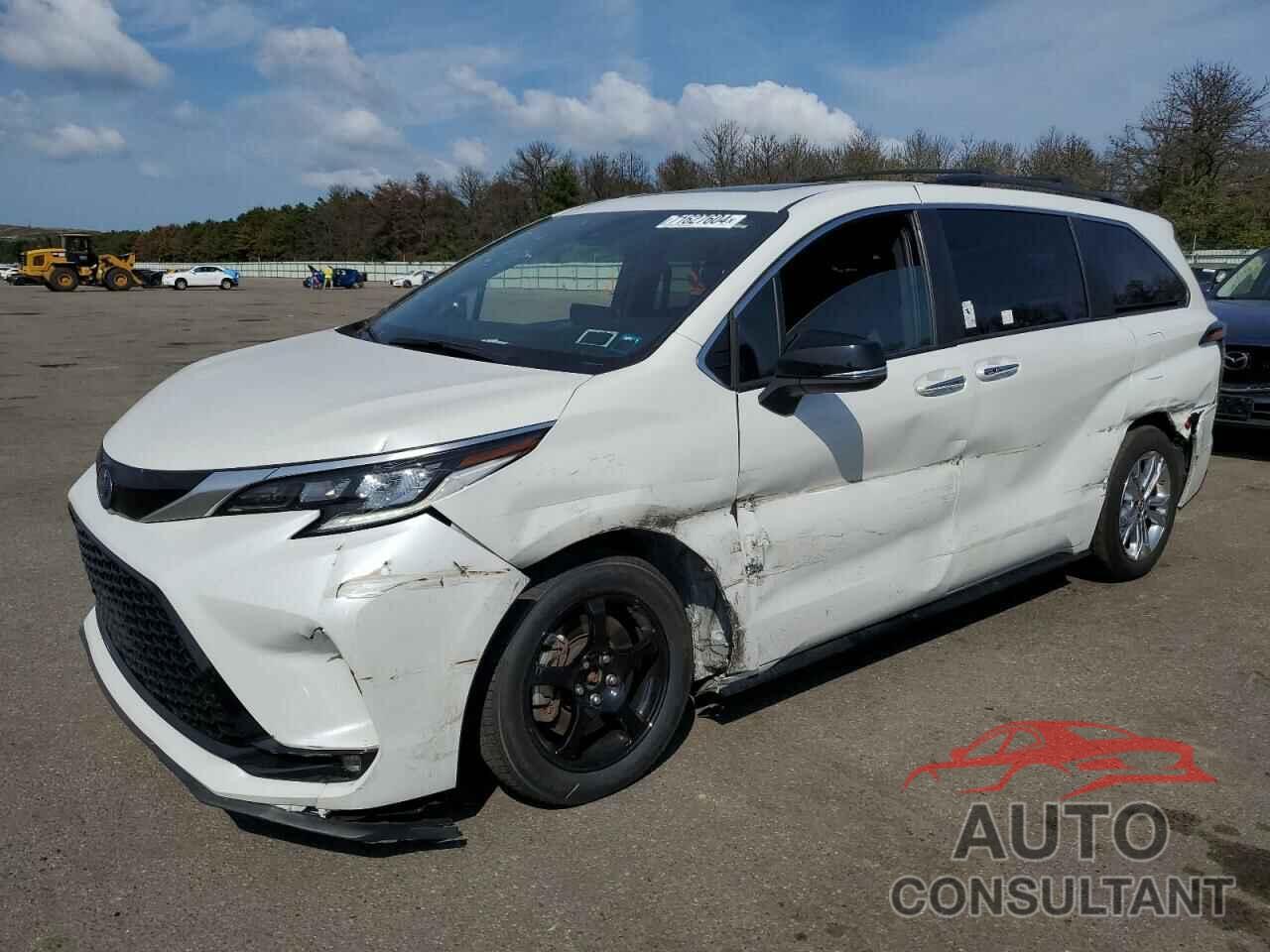 TOYOTA SIENNA 2023 - 5TDCSKFC6PS083719