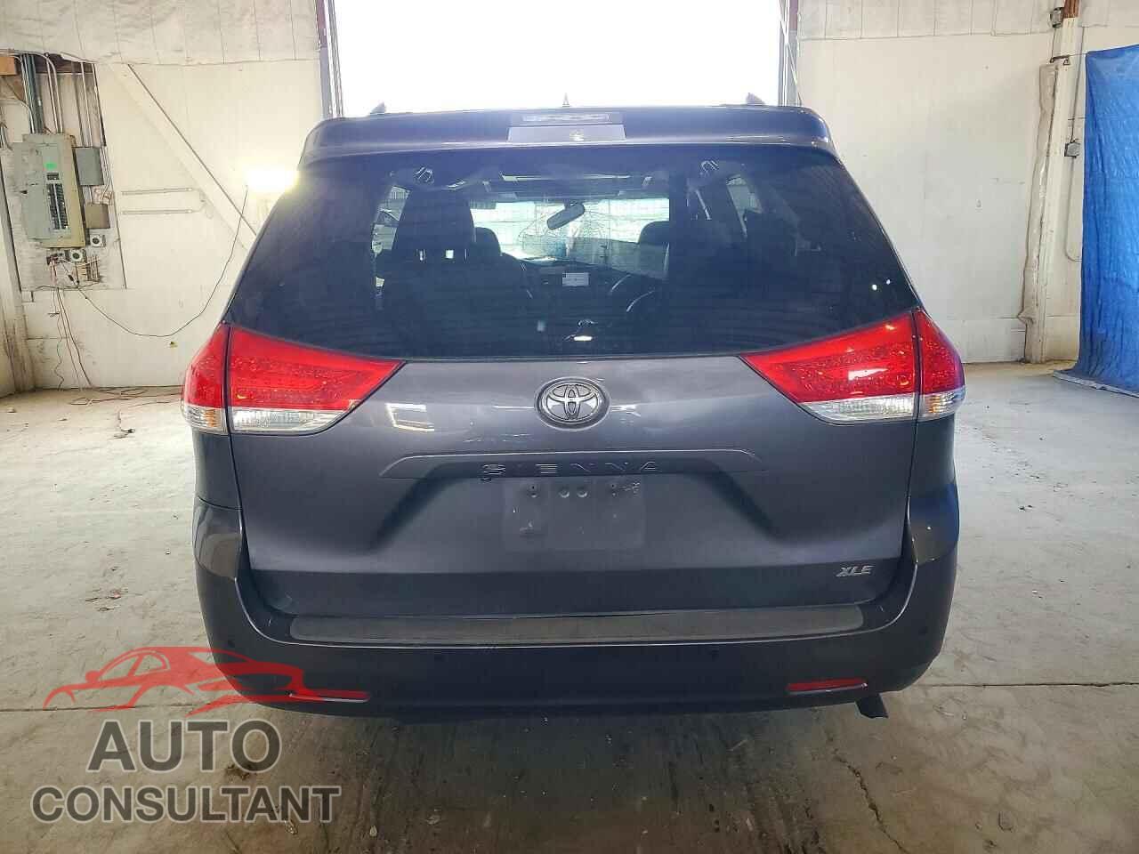 TOYOTA SIENNA 2012 - 5TDYK3DC1CS232255