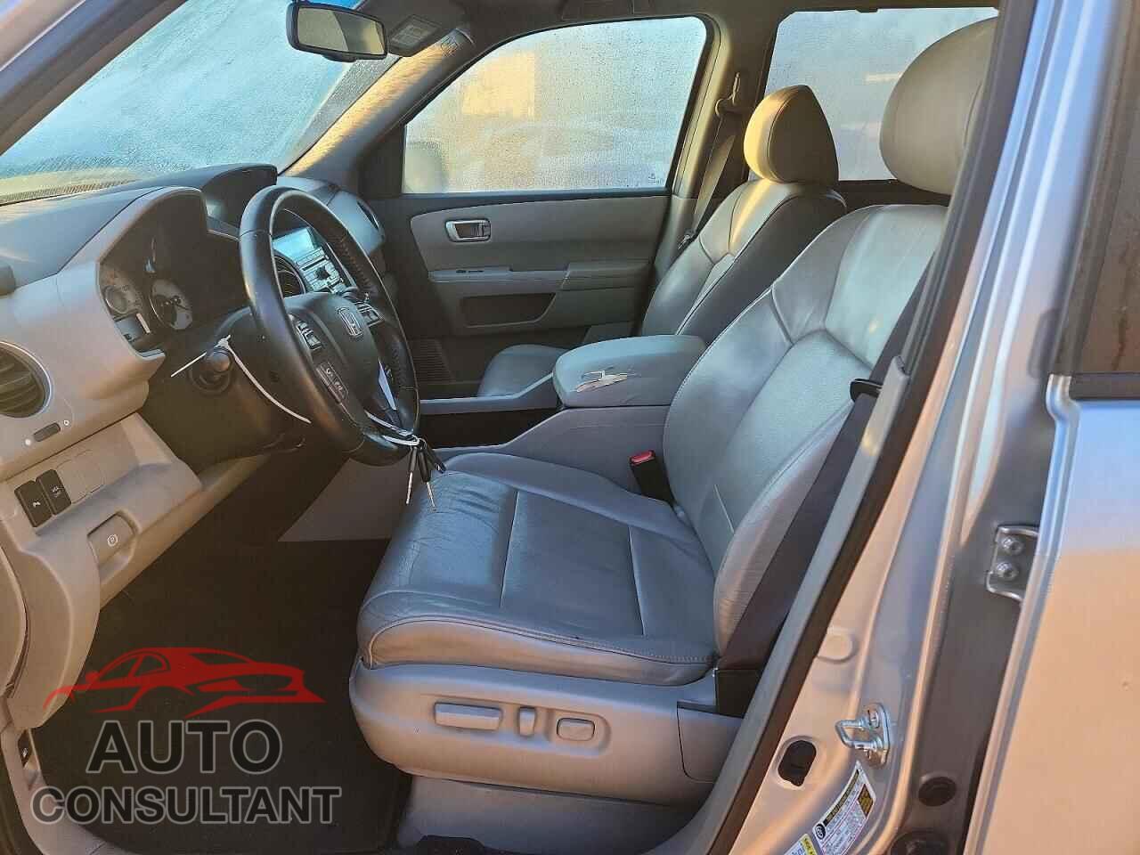 HONDA PILOT 2011 - 5FNYF4H94BB018680