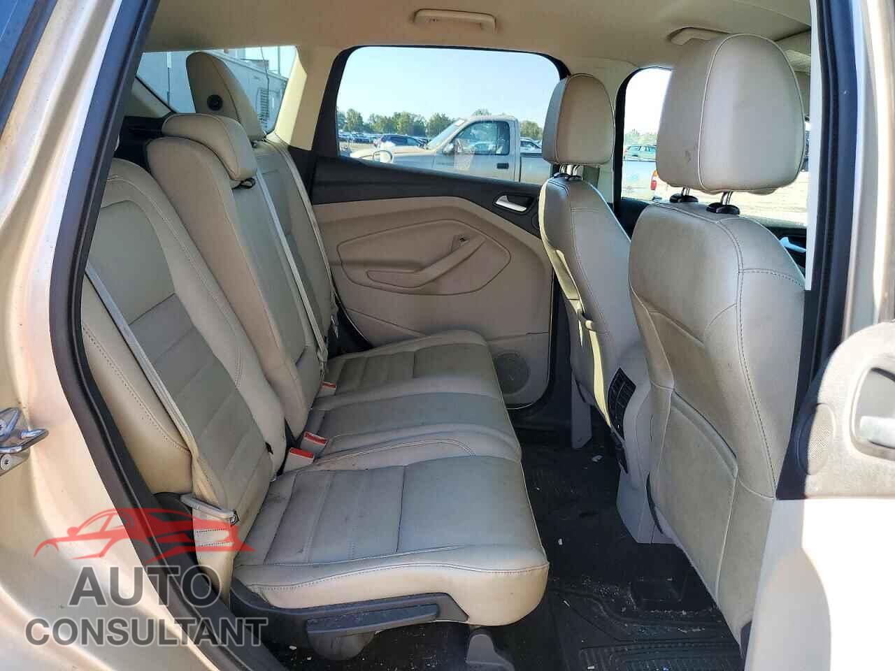 FORD ESCAPE 2017 - 1FMCU9J9XHUD37245