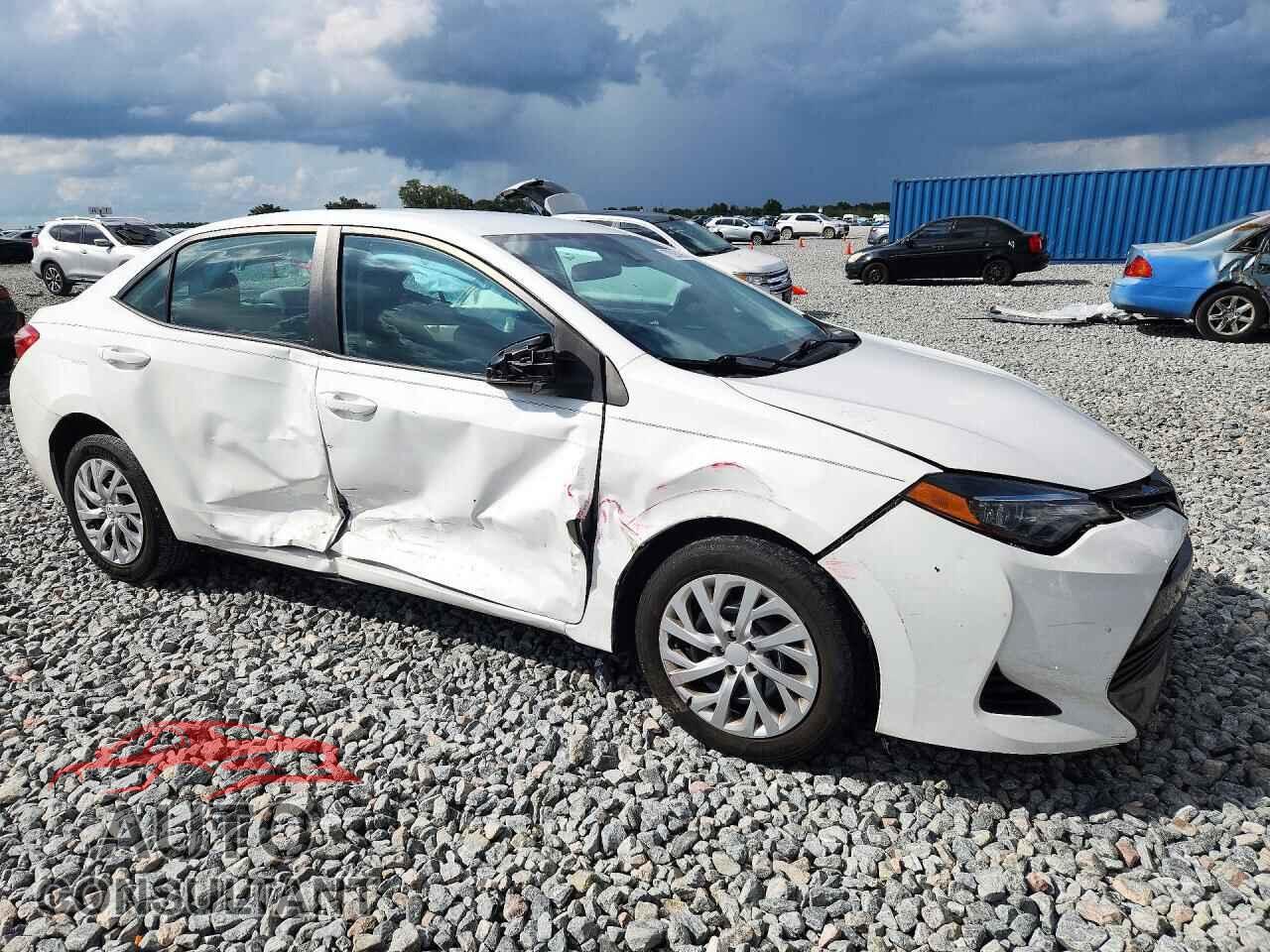 TOYOTA COROLLA 2018 - 5YFBURHE0JP825657