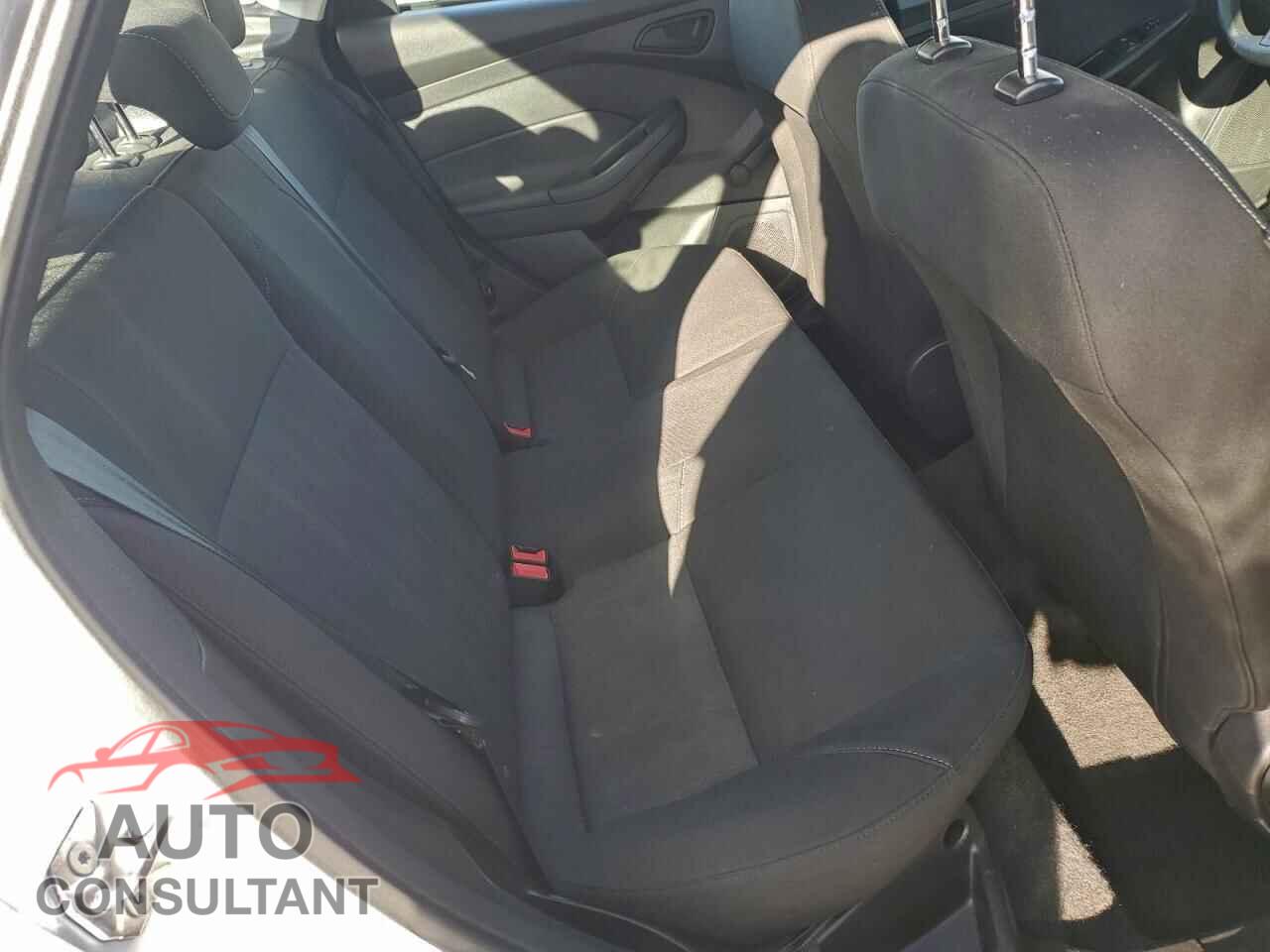 FORD FOCUS 2018 - 1FADP3E22JL266652