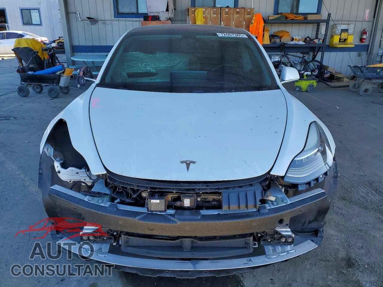 TESLA MODEL 3 2018 - 5YJ3E1EA9JF042885