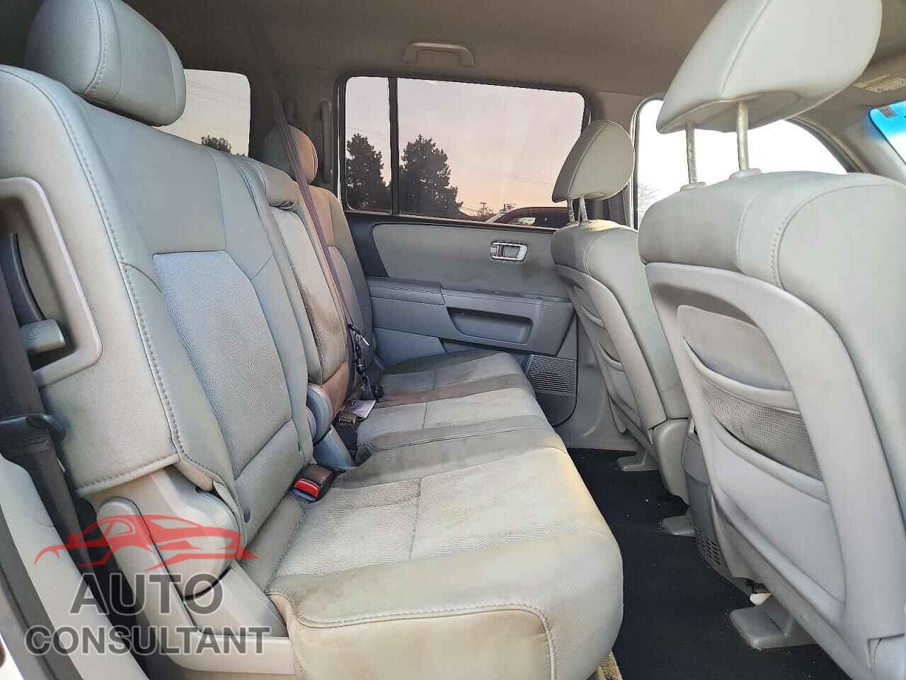 HONDA PILOT 2011 - 5FNYF3H24BB012391