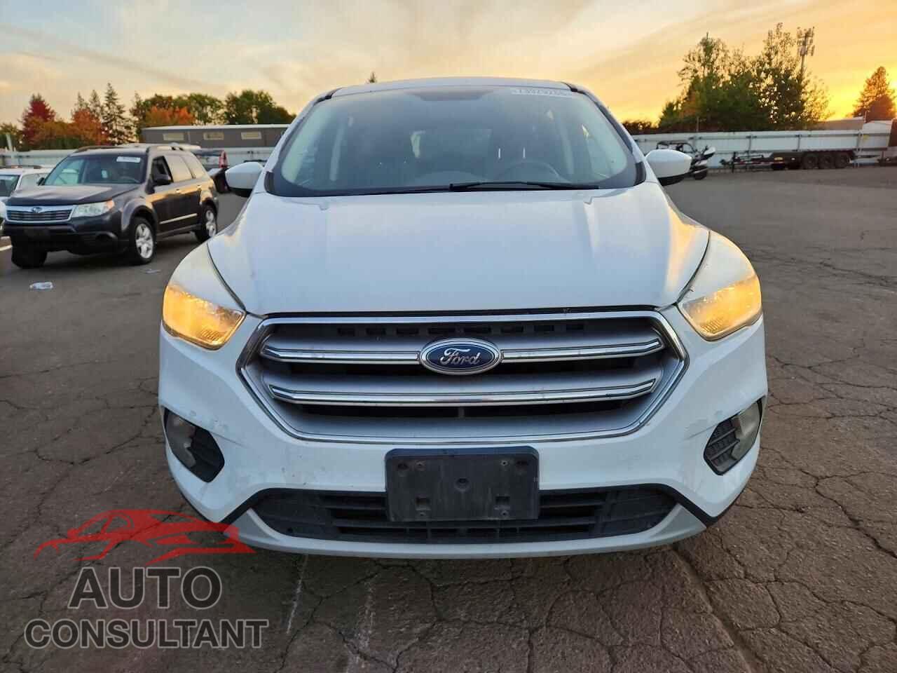 FORD ESCAPE 2017 - 1FMCU9GD5HUC35198