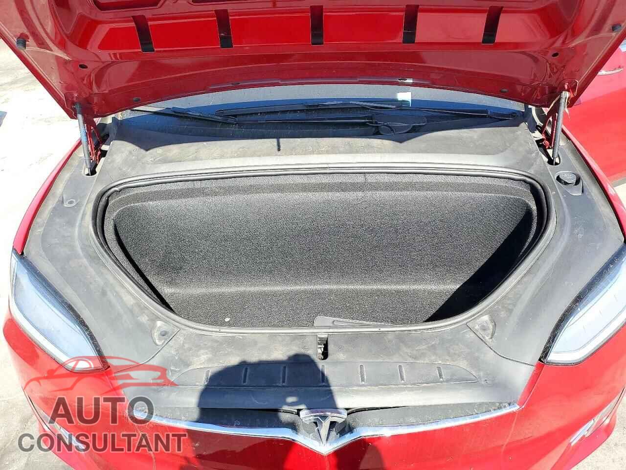 TESLA MODEL X 2019 - 5YJXCDE21KF211820