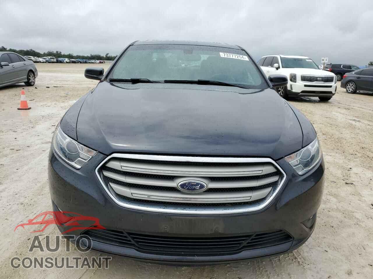 FORD TAURUS 2017 - 1FAHP2E87HG132044