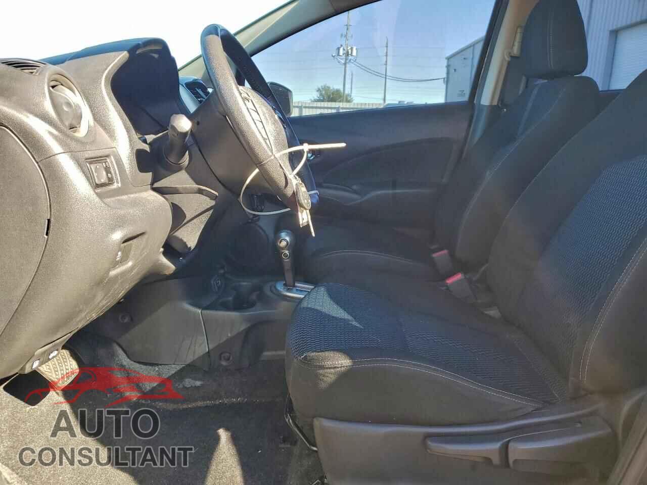 NISSAN VERSA 2018 - 3N1CE2CP2JL359294