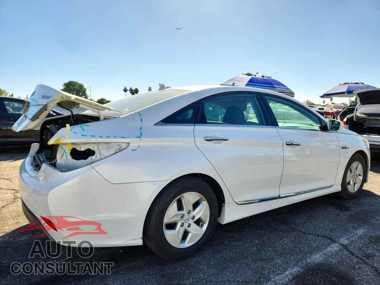 HYUNDAI SONATA 2012 - KMHEC4A48CA057000