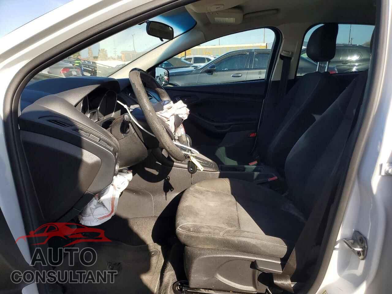 FORD FOCUS 2017 - 1FADP3E22HL348181