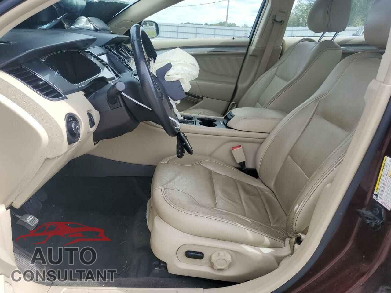 FORD TAURUS 2018 - 1FAHP2E86JG124765