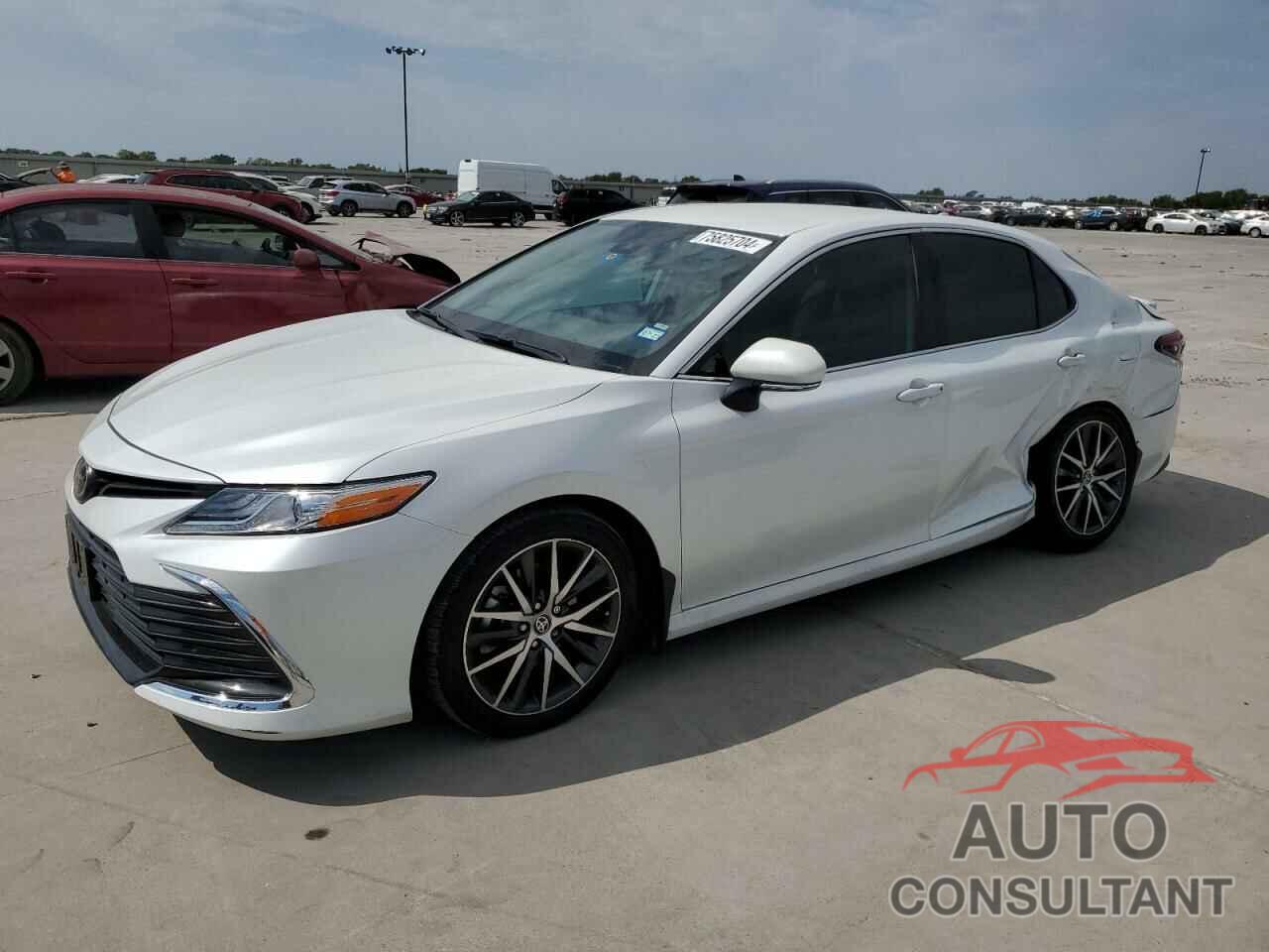TOYOTA CAMRY 2021 - 4T1F11AK6MU610637