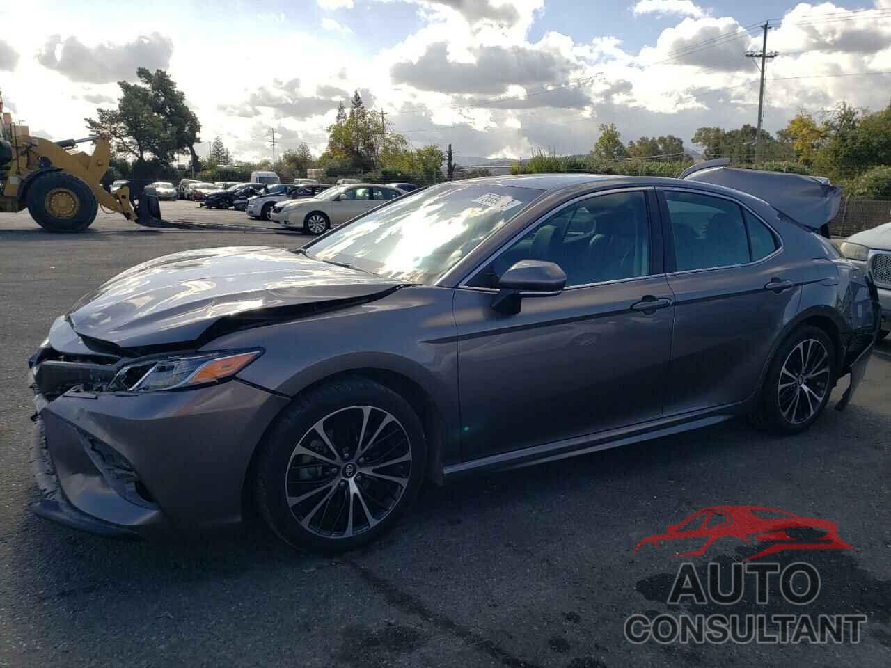 TOYOTA CAMRY 2018 - 4T1B11HK8JU650735