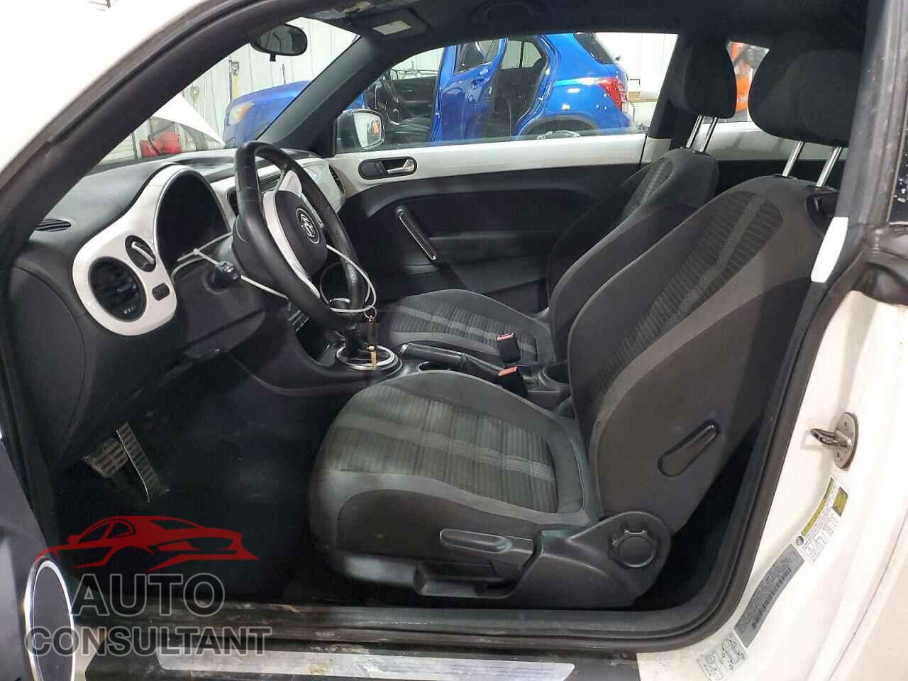 VOLKSWAGEN BEETLE 2012 - 3VWVA7AT9CM604116