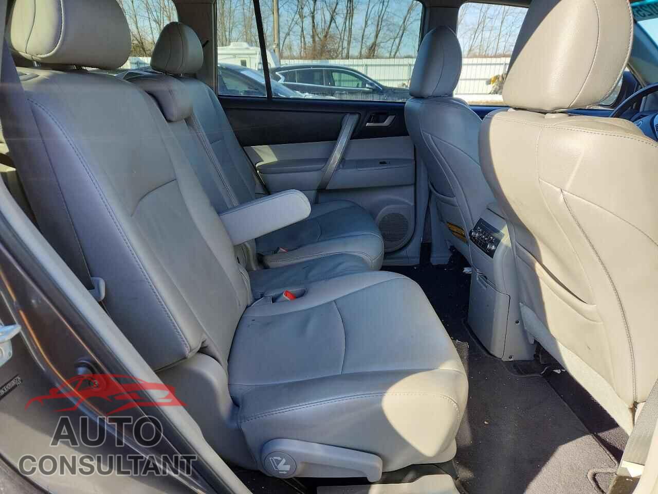 TOYOTA HIGHLANDER 2011 - 5TDBK3EH2BS065726