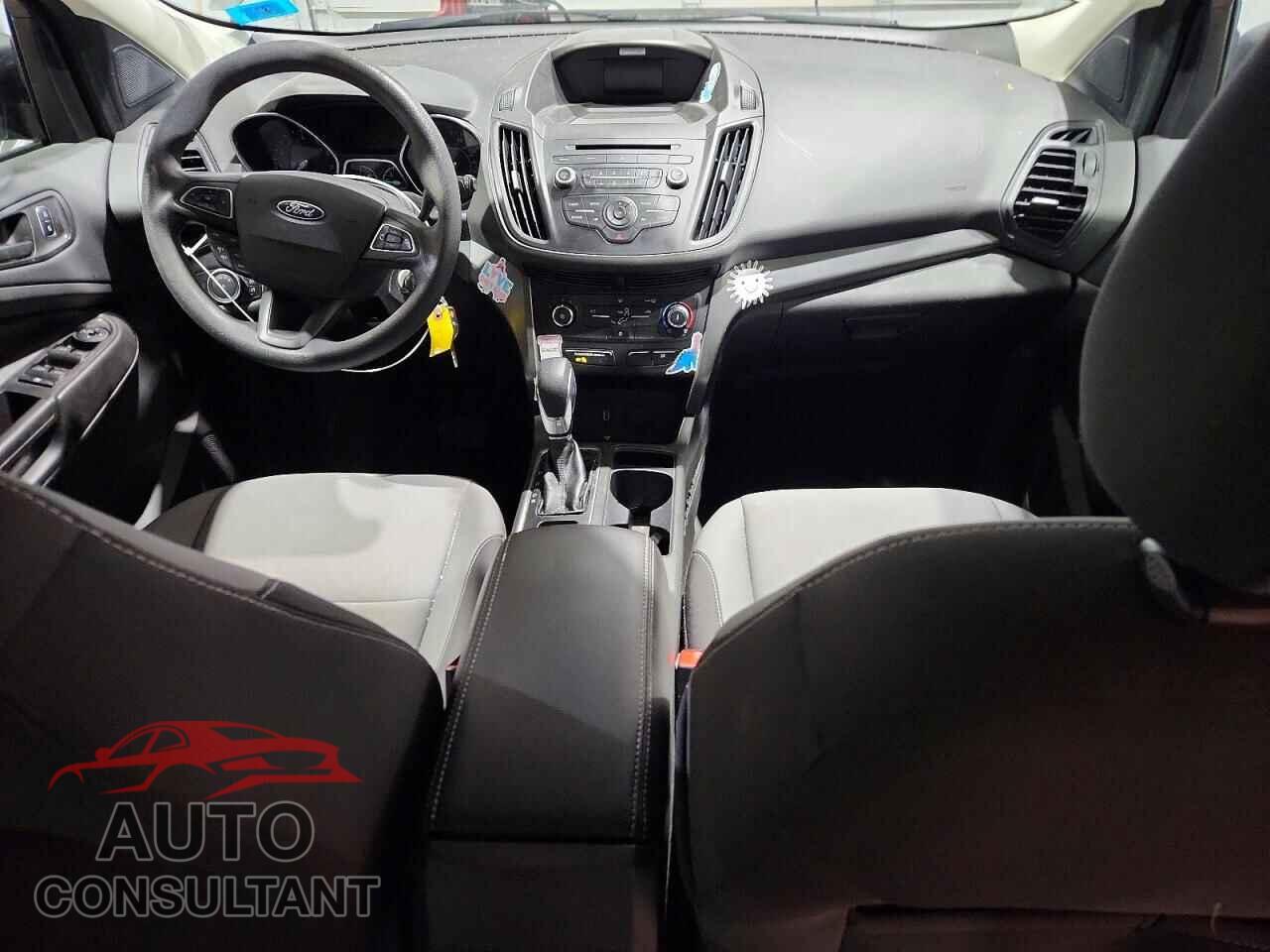 FORD ESCAPE 2017 - 1FMCU0F76HUC18675