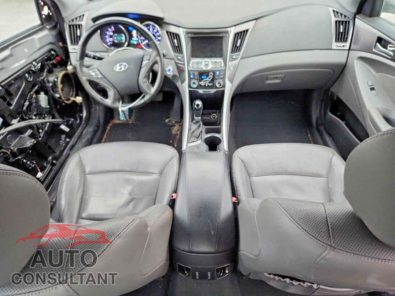 HYUNDAI SONATA 2012 - KMHEC4A49CA020523