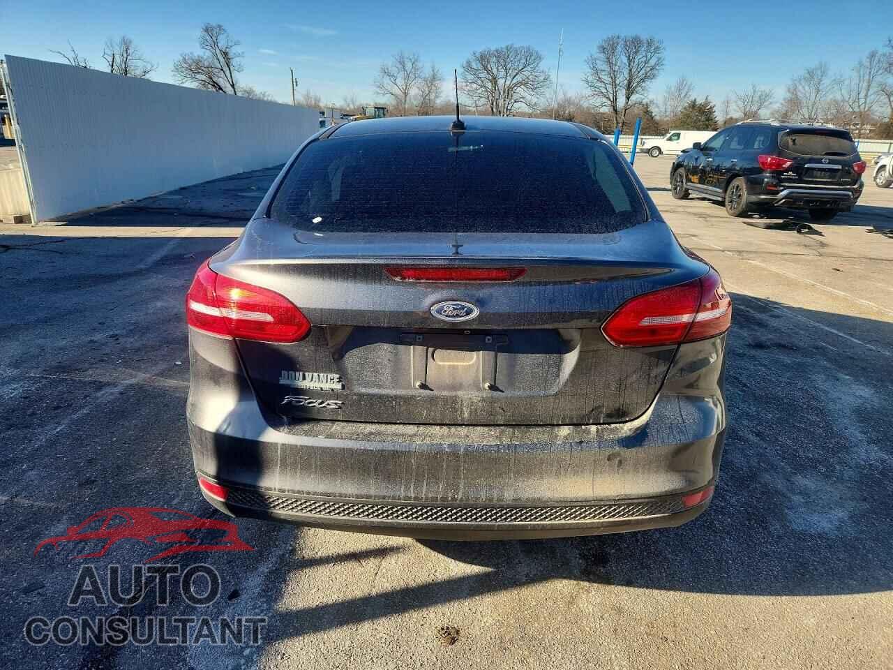 FORD FOCUS 2018 - 1FADP3E21JL303318