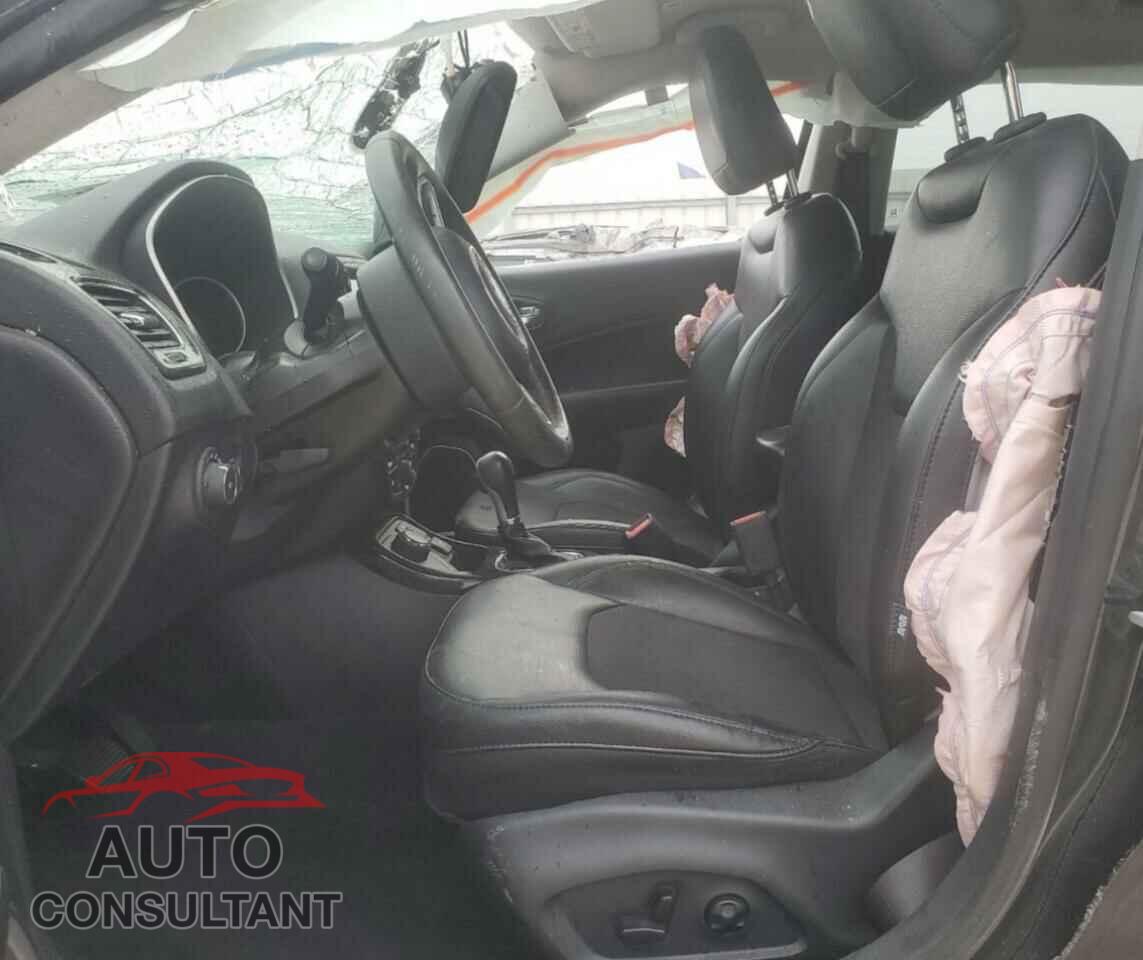 JEEP COMPASS 2019 - 3C4NJDBB0KT623181