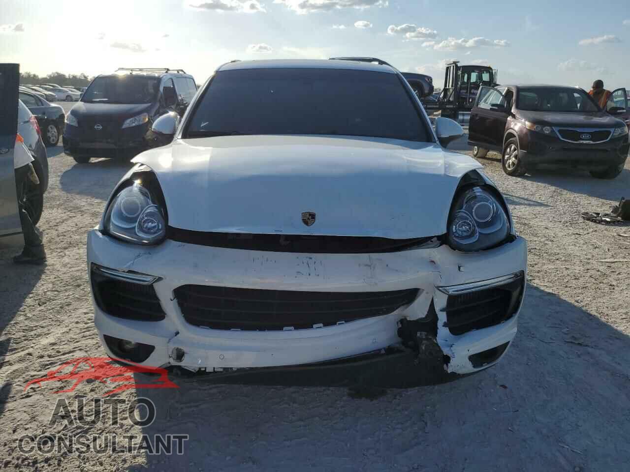 PORSCHE CAYENNE 2016 - WP1AF2A29GKA44400