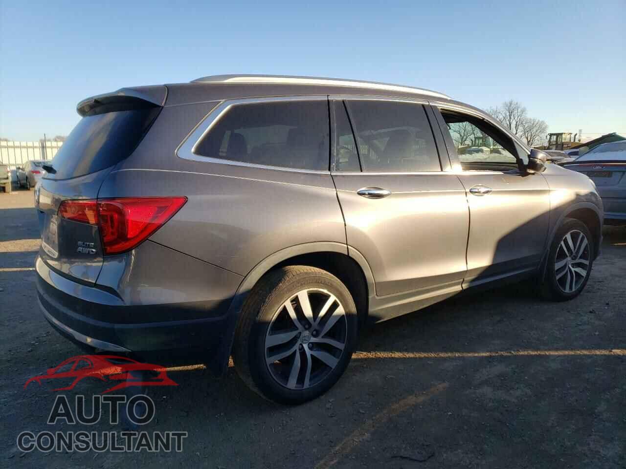 HONDA PILOT 2017 - 5FNYF6H09HB103696