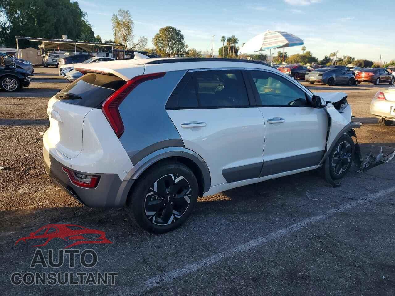 KIA NIRO 2023 - KNDCT3L17P5042284