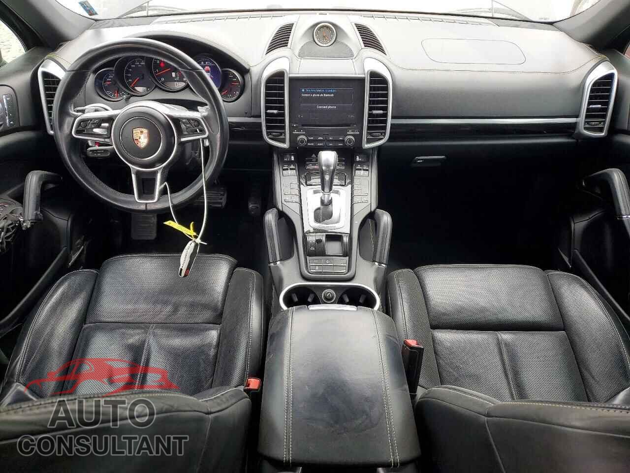 PORSCHE CAYENNE 2017 - WP1AA2A21HKA86236